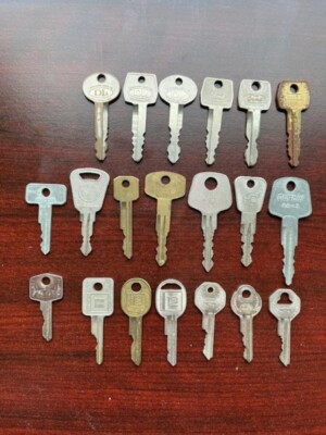 Vintage Mixed 20 Car & Motorcycle Keys Lot GM Ford Wilmot Curtis DL CHS HD