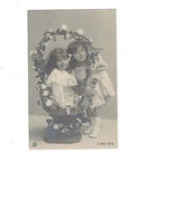 SD1660  FANTASY  YOUNG TRAUT  MODELS POSING WITH FLOWER DECORATED WICKER BASKET