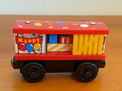 NEW no box - Thomas & Friends Wood Railway BIRTHDAY THOMAS TANK ENGINE + WAGON - Picture 7 of 11