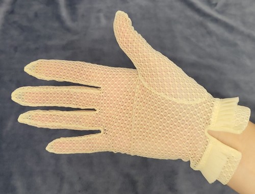 Guantes de encaje antiguos de marfil vintage de la década de 1940 con volantes plisados talla pequeña 6 - Imagen 3 de 10