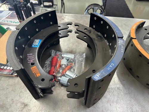 4718 RELINED BRAKE SHOE KIT WITH HARDWARE