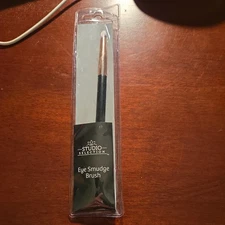 Studio Selection Eye Smudge Brush Synthetic Hair Wood Handle 6 1/4 inch NEW