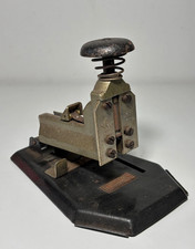 Agrafeuse en métal ancienne, accessoire de bureau ancien, vintage stapler