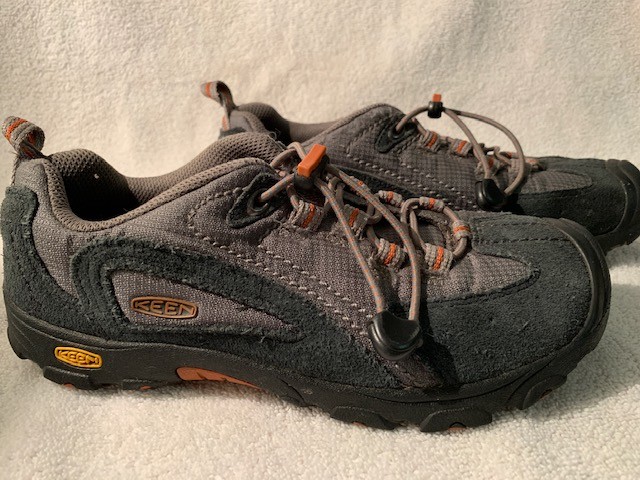Scarpe da trekking Keen da donna taglia 5 scarpe da passeggio con lacci elasticizzate grigio nero