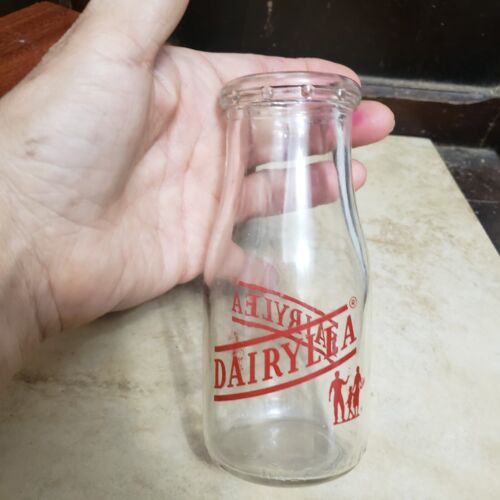 VINTAGE~HALF PINT~ DAIRYLEA GLASS MILK BOTTLE~RED GRAPHICS~FAMILY & Bonnet girl - Picture 3 of 11