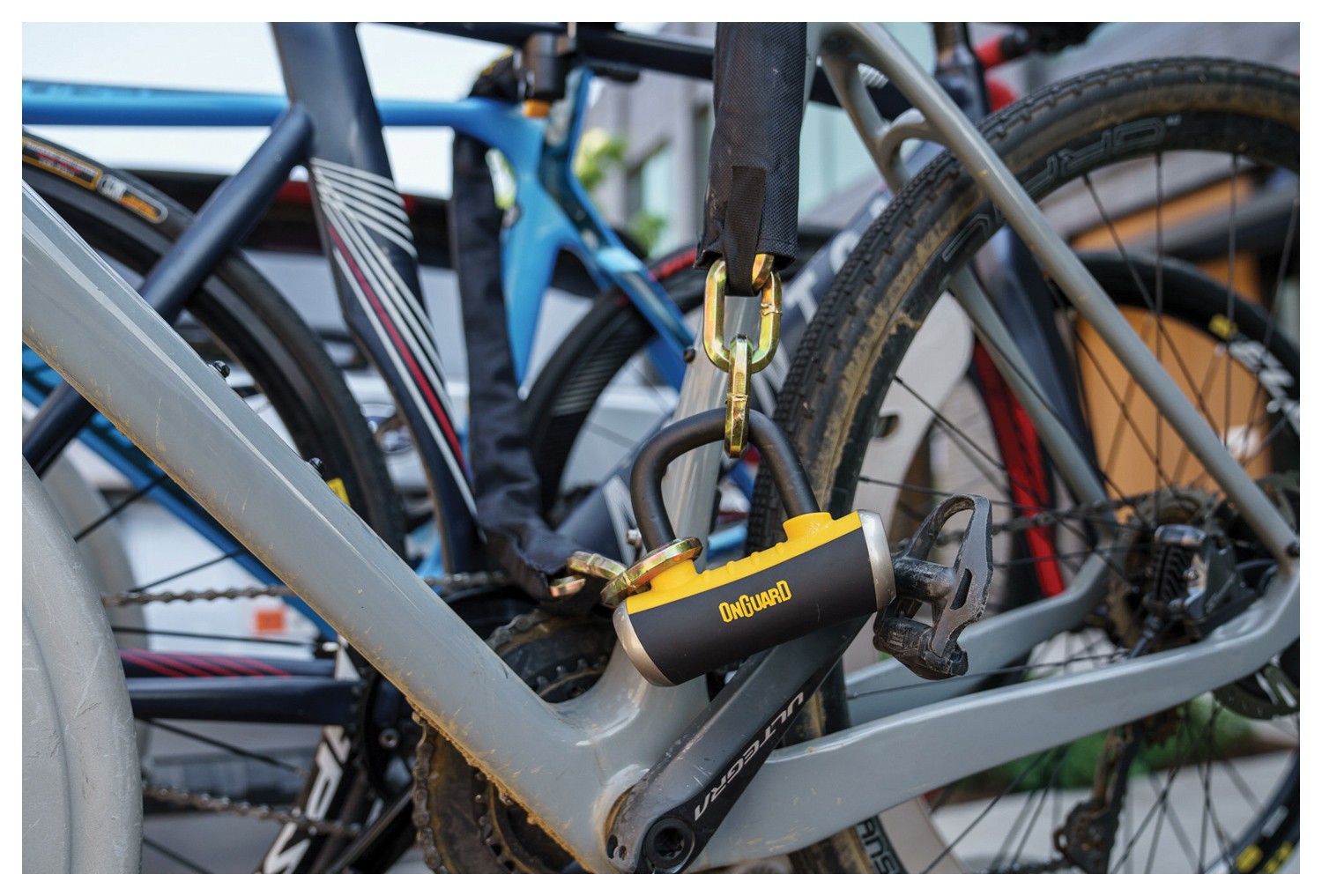 Максимальная безопасность: На цепочке Guard Beast с навесным замком X4