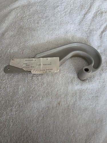 0826005-4 Cessna Main Gear Door Hinge Arm