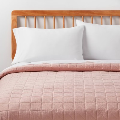 Full/Queen Microfiber Quilt Light Pink - Room Essentials