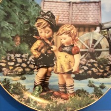 1980  Danbury Mint M.I. Hummel Little Companions Porcelain Collector Plate 