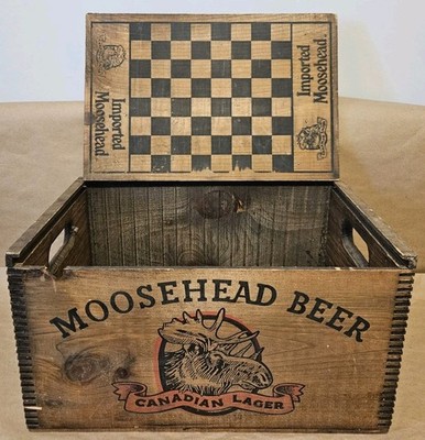 Vintage Moosehead Beer Canadian Lager Wood Crate Box - with Checkerboard Lid  