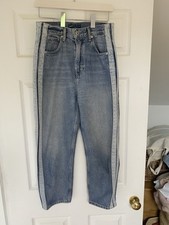 Jeans Levi's fatti e realizzati artigianalmente con gamba a botte taglia 26.