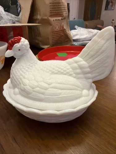 Vintage Westmoreland Milk Glass Chicken Hen on Nest Covered Dish  7"× 5.75"