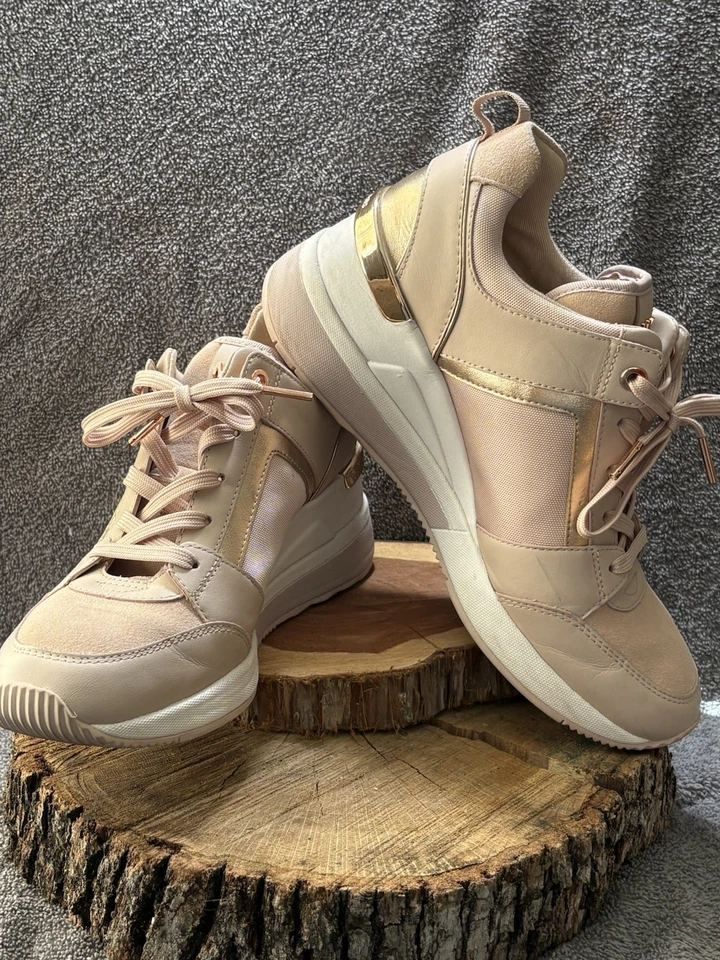 Michael Kors 2/piece Set Valentine’s Day 2020 Special Edition Tennis Shoes/Watch - Image 2 of 4