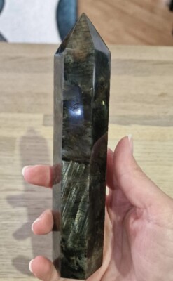Auffälliger Labradorit Turmspitze, Kristallheilung, Wohndeko, 454g.