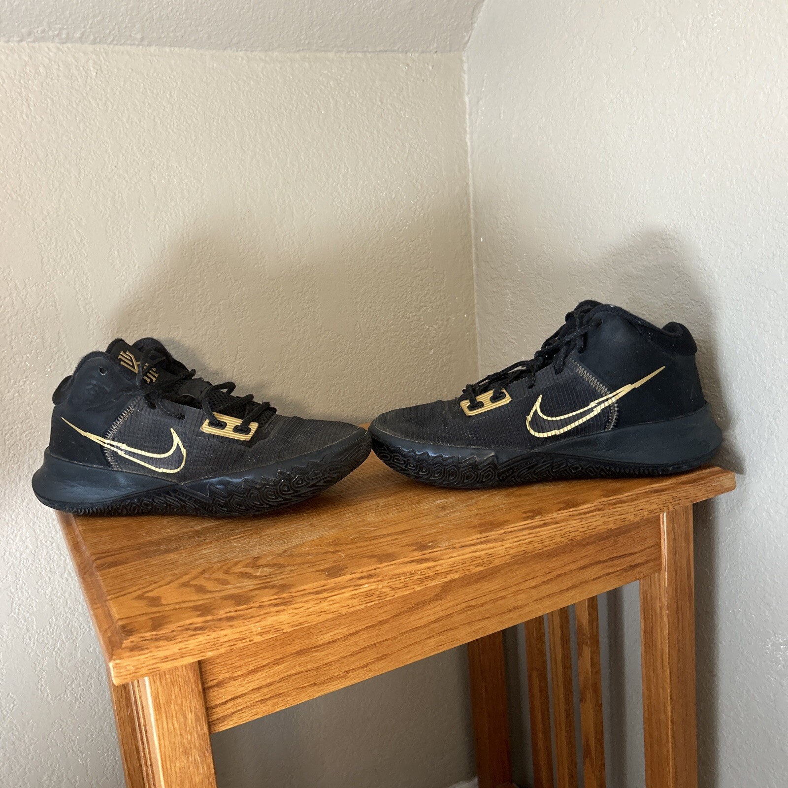 Size 6.5 - Nike Kyrie Flytrap 4 Black Metallic Go… - image 3