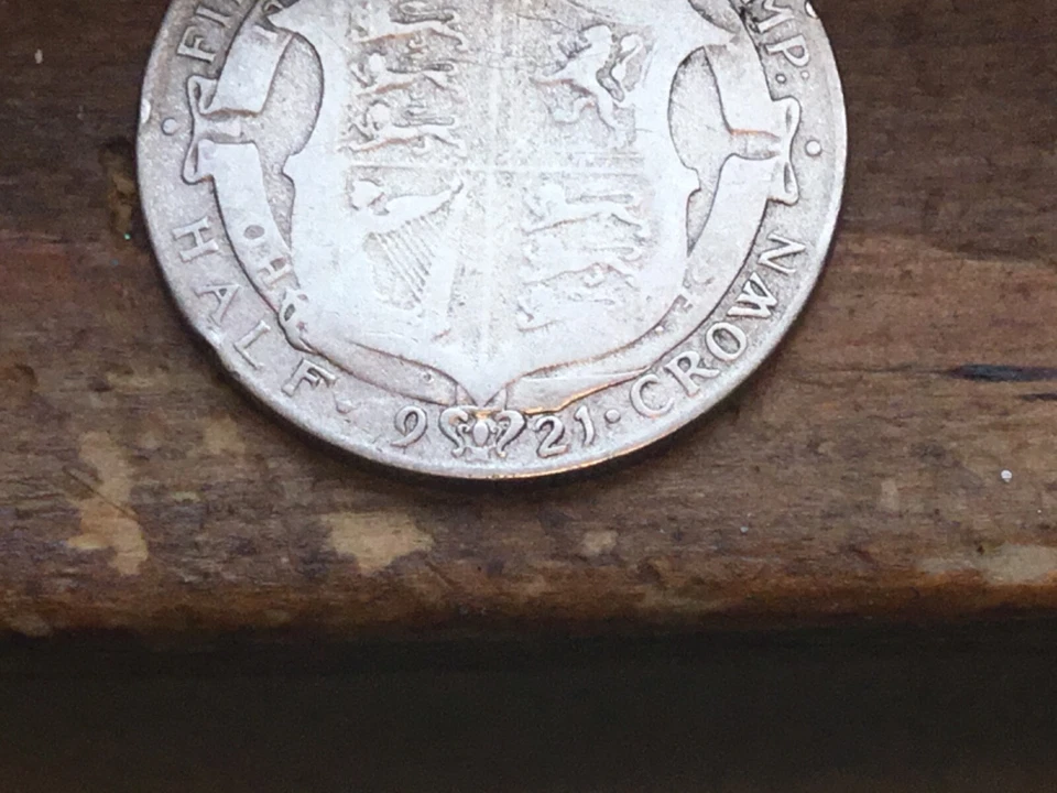 RARO ERROR 1921/921 Media Corona Británica INCREÍBLE ASTILLA Moneda Gran Bretaña Foto 3 de 4