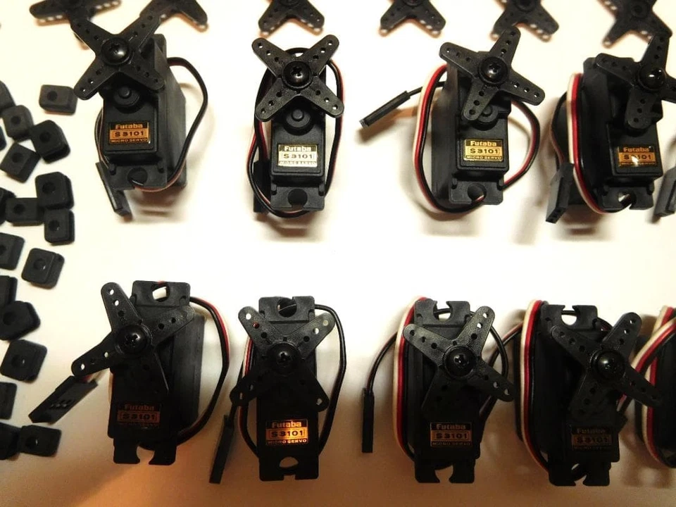 Futaba S3101 Micro Servo x 15 e altri articoli - Immagine 2 di 4