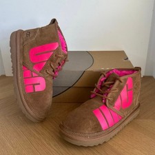 UGG Neumel Chopd Chestnut/Pink Suede Chukka Boots - SZ 4 Y