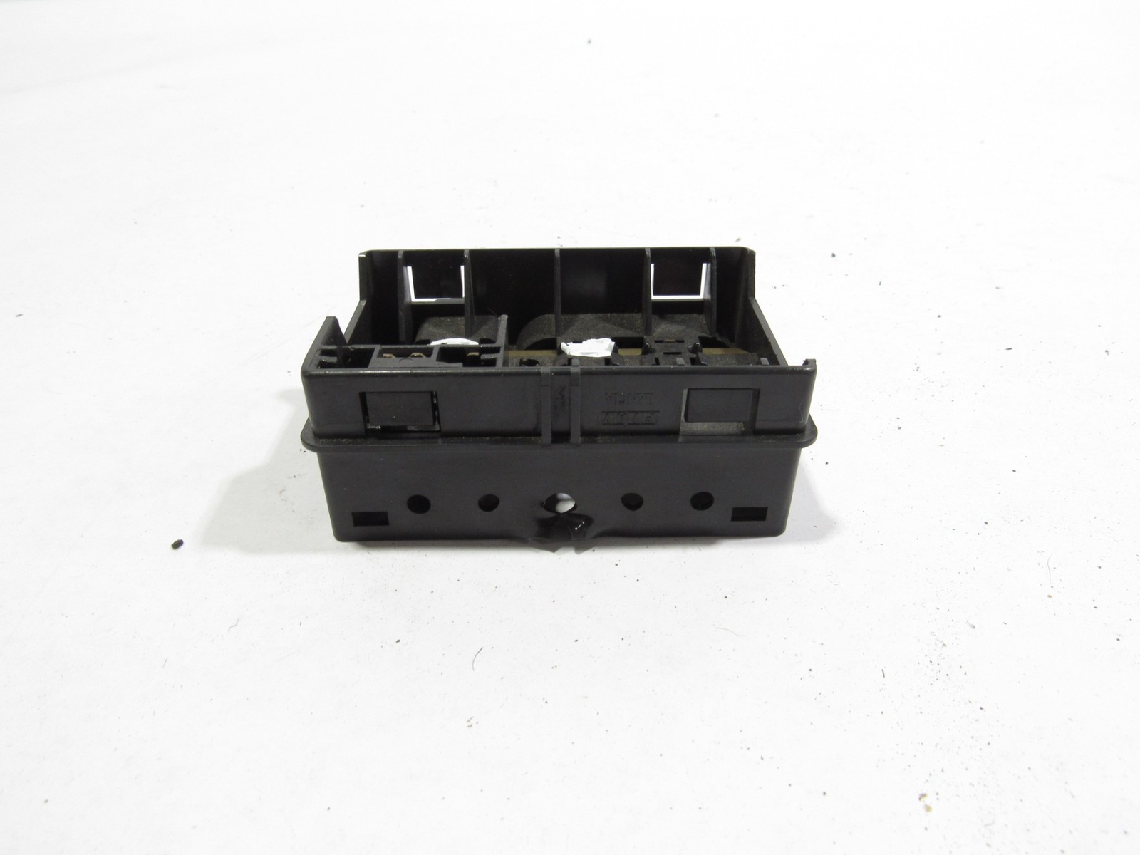 02-06 Maserati Coupe GT 2004 Front Dashboard Dash Glove Compartment Switch |