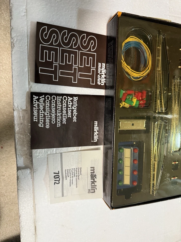 Marklin Z Scale 8194 SeT-T3  Extension set with electric turnouts NIB - Image 2 of 4