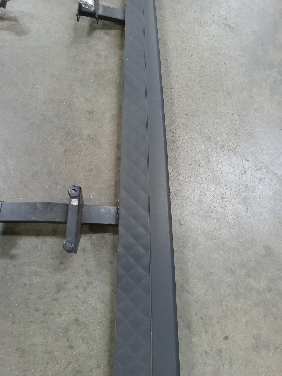 17-20 Bentley Bentayga Left AN RIGHT  Side Automatic Sill step Carbon