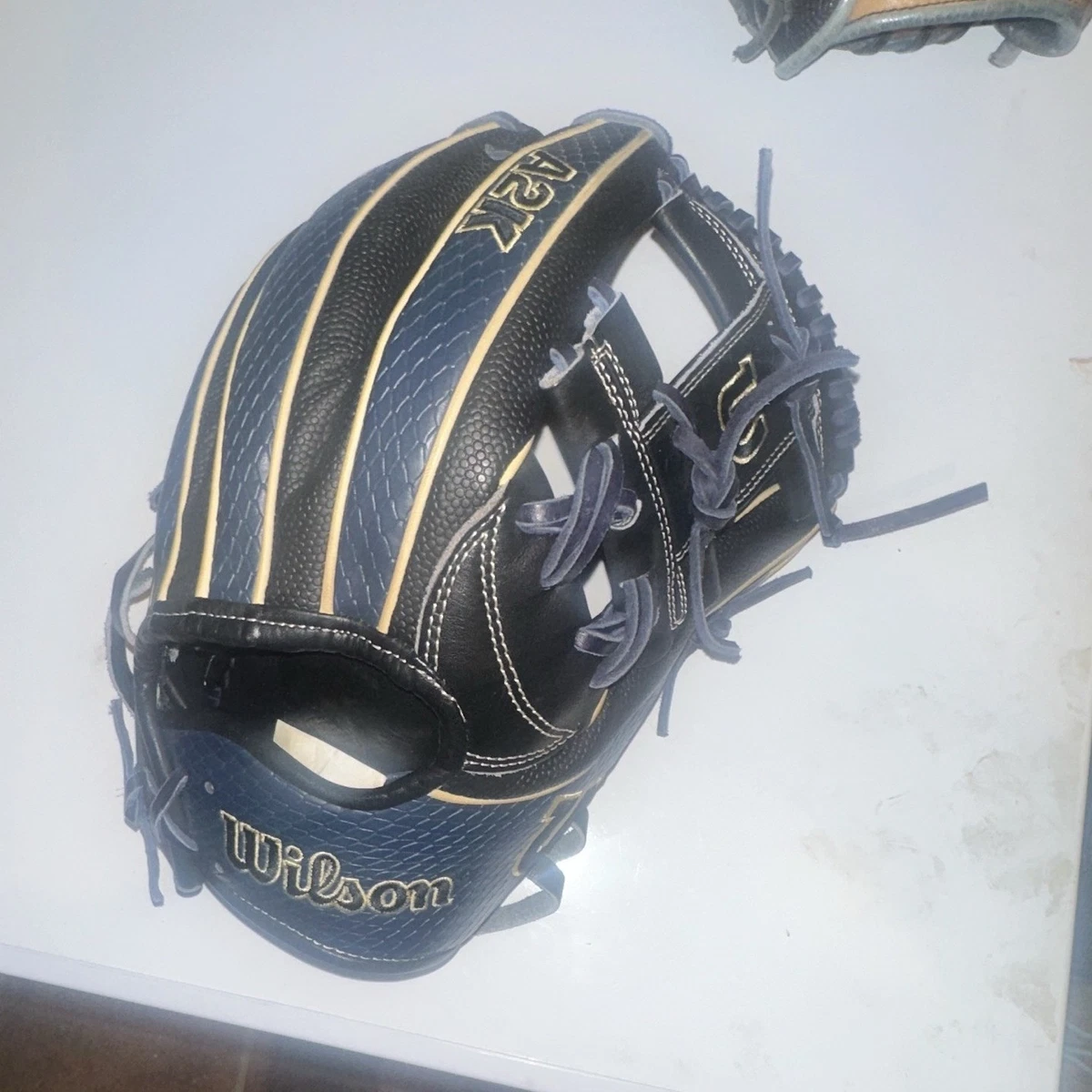 Wilson Infield 11.75 Size Baseball Softball Gloves & Mitts for 