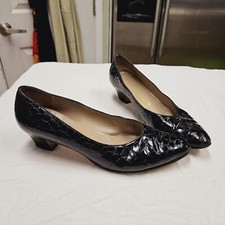Salvatore Ferragamo Vintage Sz 8.5 B Black Embossed Leather Pumps Minor Flaws