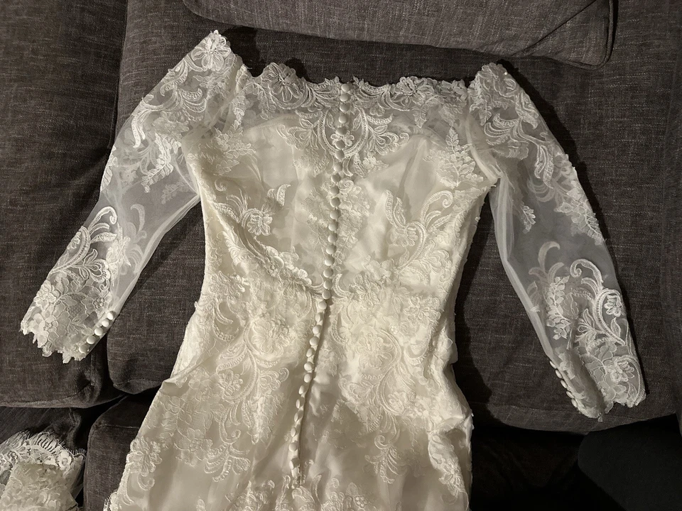 Кружевное свадебное платье Morilee с открытыми плечами цвета слоновой кости с шлейфом размер 10 - Изображение 4 из 4