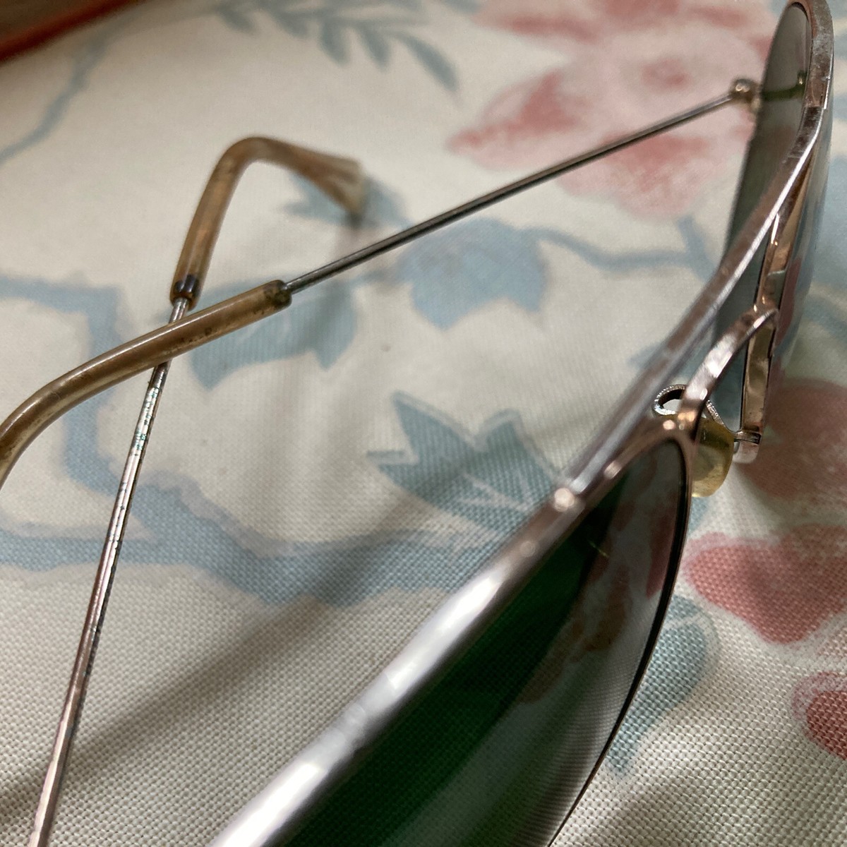 Vintage RAY BAN Sunglasses W/ Black Hard Case #58-14 Gold W