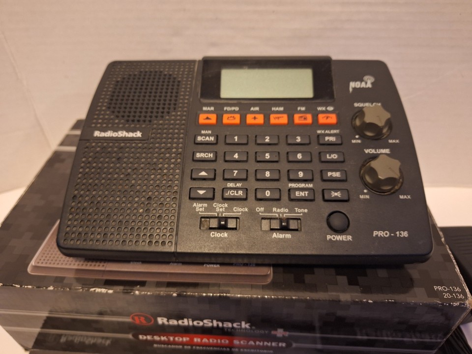 RADIO SHACK Pro-136 200 Channel NOAA Desktop Radio Scanner Tested In ...