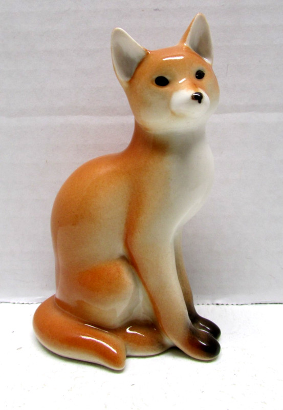 Vintage Red Fox Porcelain Figurine Glass Wild Life 4.5“ made in RUSSIA
