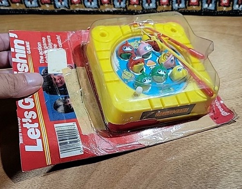 1979 Pressman Mini Windup Let's Go Fishin' Game New Open Box - Free USA Shipping - Picture 4 of 9