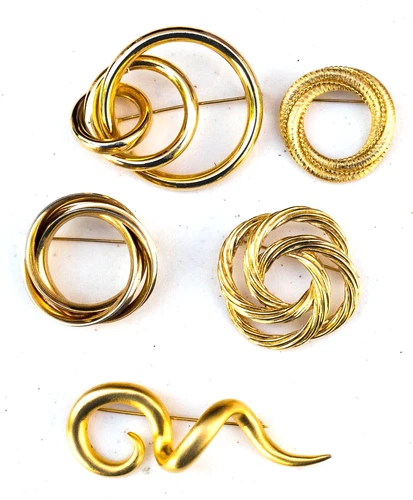Vintage lot of 5 Gold tone Shapes brooch / pin - 2 signed - Trifari & Monet