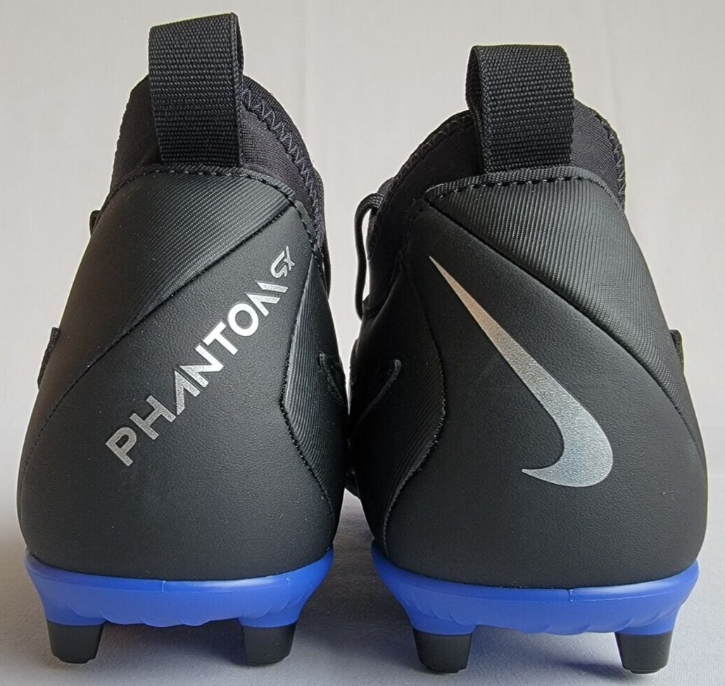 Boys Size 6Y Black Nike Jr Phantom GT2 Academy IC Indoor Soccer