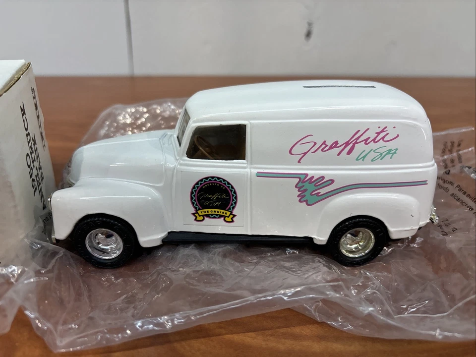 Graffiti EE. UU. 1950 Panel Truck Bank Ertl 1/25 Diecast #7694 Vintage CV JD Foto 2 de 4