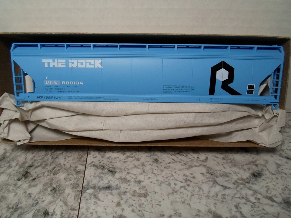 Accurail #8143 - 3car set 3 bay covered hoppers Ex R.I. with new reporting marks - Image 3 of 3