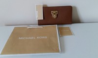 100% Authentic Michael Kors Hamilton Traveler Purse Wallet In Luggage Tan 100% Authentic Michael Kors Hamilton Traveler Purse Wallet In Luggage Tan
