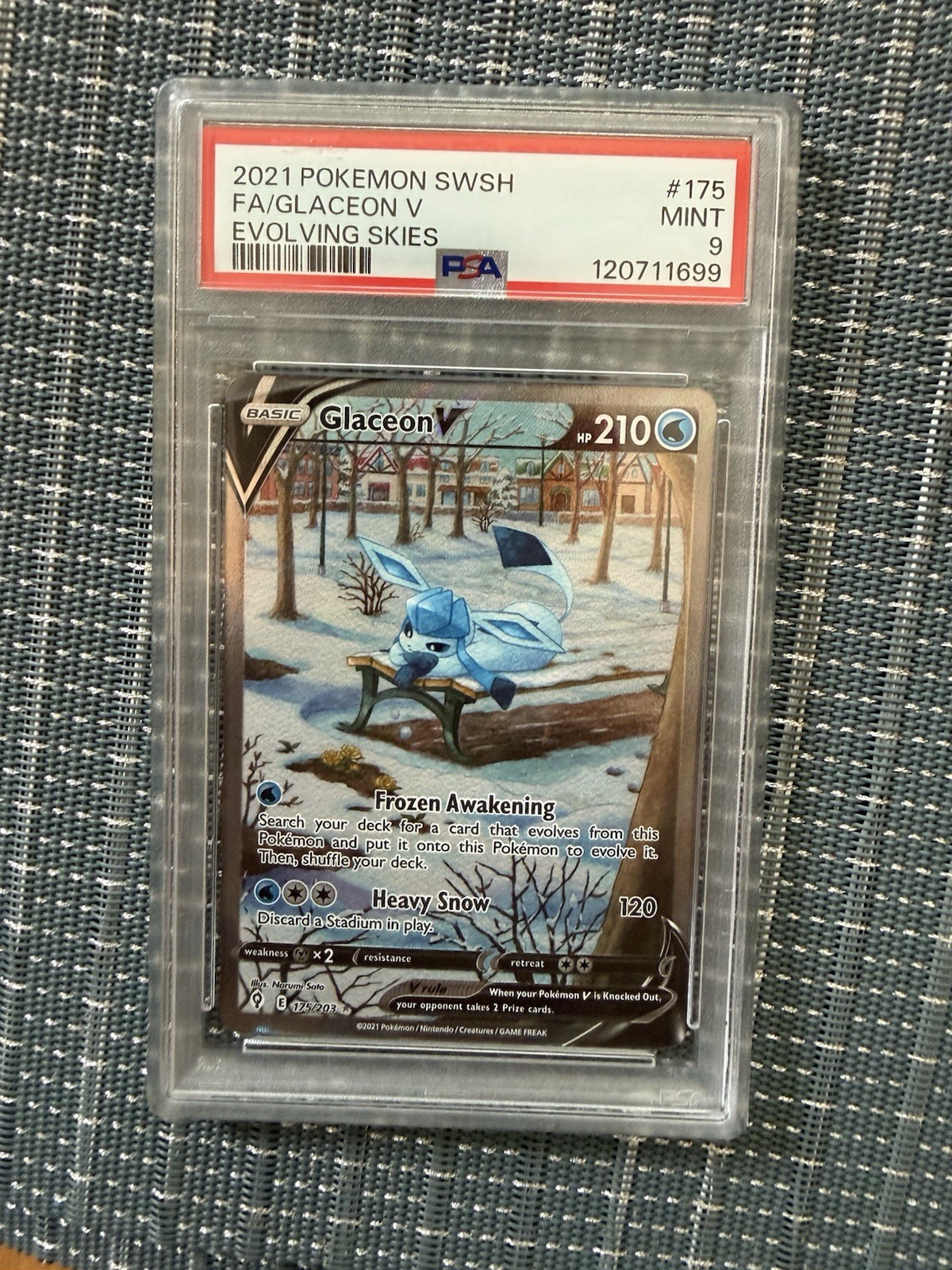 Pokemon TCG Glaceon V 175/203 Evolving Skies Alt Full Art Holo PSA 9