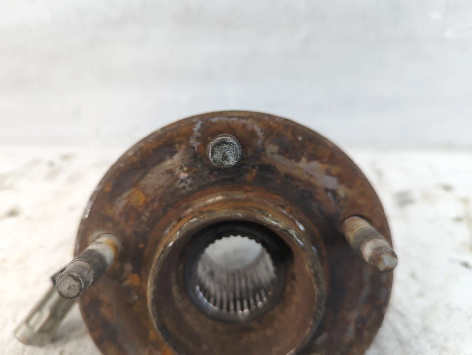 Buje de rueda delantera para conductor Buick Lesabre 2001-2005 OEM D4ZUF Foto 2 de 4