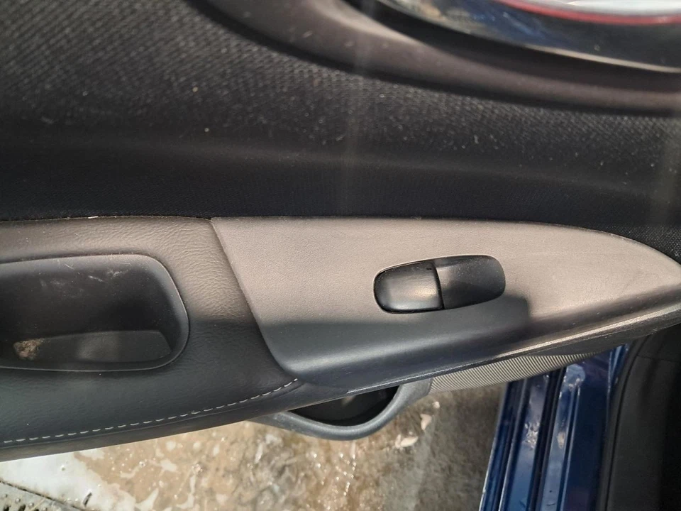 2016 Nissan Sentra Rear Left Door Panel Black OEM Used 78k Miles - Imagem 2 de 4