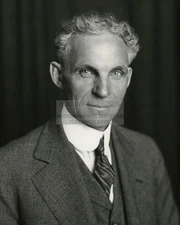 HENRY FORD AMERICAN INDUSTRIALIST 1915 PORTRAIT 8X10 PHOTO