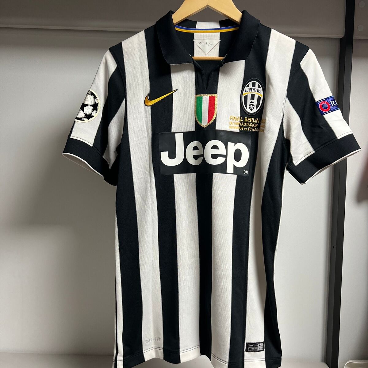 2014-15 Nike Juventus Home 21. Pirlo Football Shirt Soccer 2014-15 Nike Juventus Home 21. Pirlo Football Shirt Soccer
