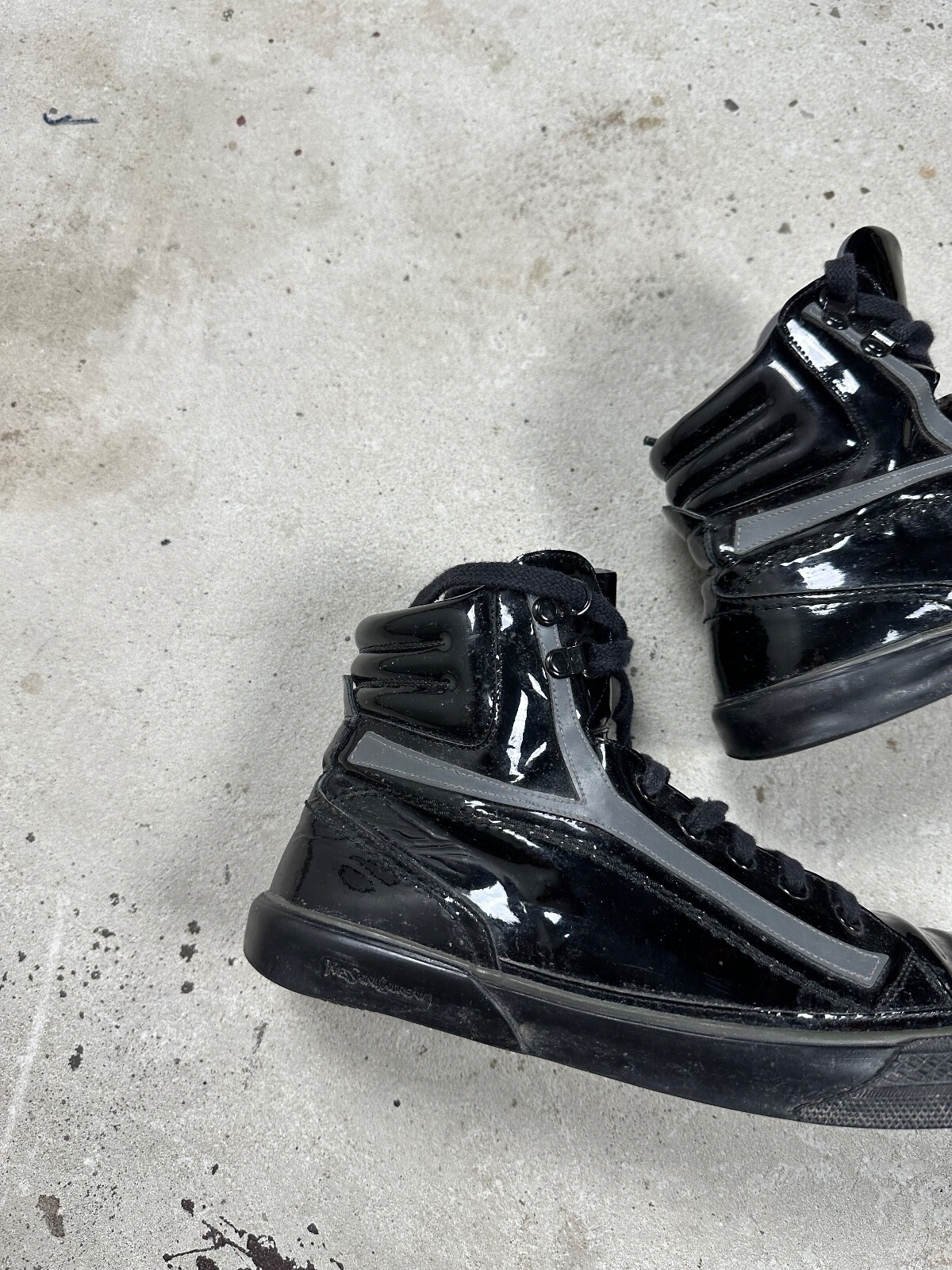 Yves Saint Laurent YSL Y Scarpe da ginnastica alte in pelle verniciata nera vintage y2k