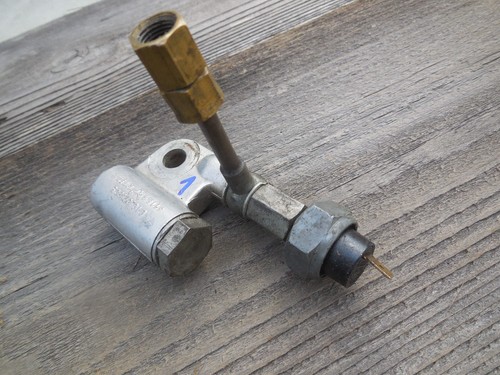 Porsche 356/ 912 Oil Distributing Piece with Temperature sender #1 C#40 - Picture 5 of 5