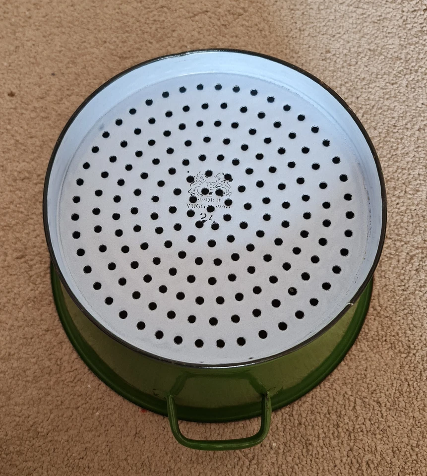 Enamel strainer colander green white Made in Yugoslavia vintage - Image 4 of 4