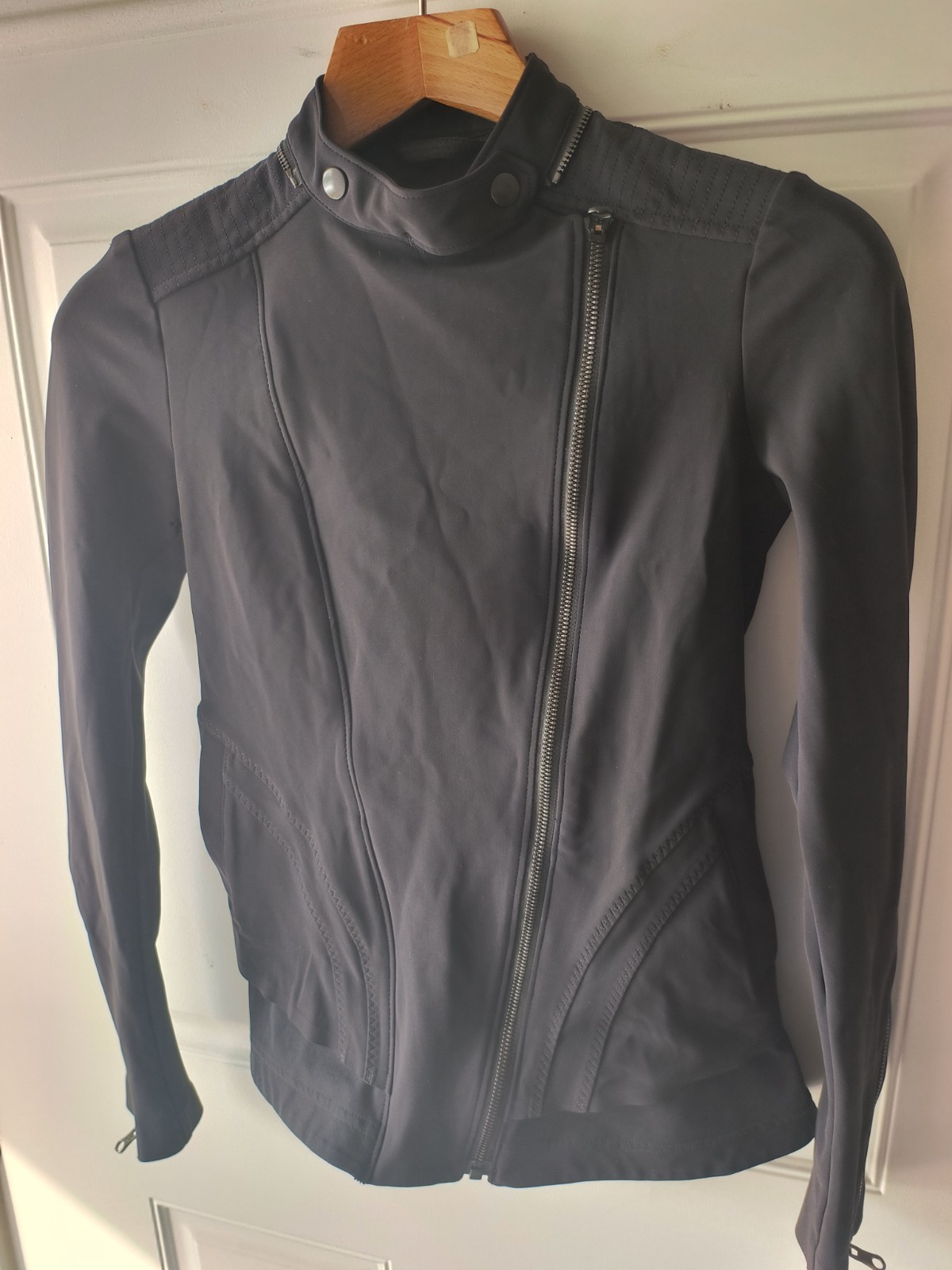 Lululemon Black Adjustable Size Jacket Sizes Smal… - image 1
