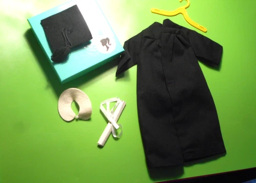 Vintage BARBIE 1963 GRADUATION #945 COMPLETE HAT w TASSEL ROBE COLLAR DIPLOMA