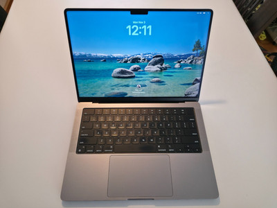 Apple MacBook Pro 14 Zoll (512GB SSD, M1 Pro, 16GB) Laptop - Silber
