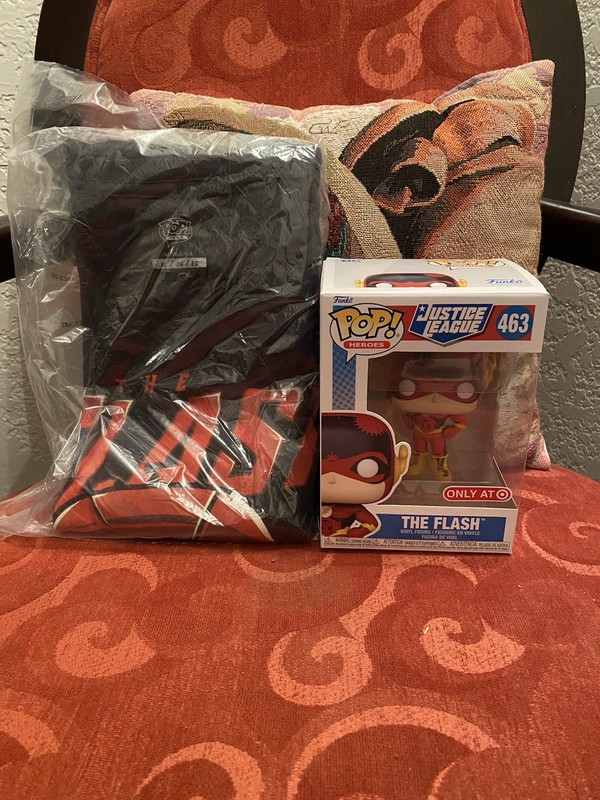 The Flash Funko Pop & Shirt Lot CW XL Shirt & Justice League Target Exclusive