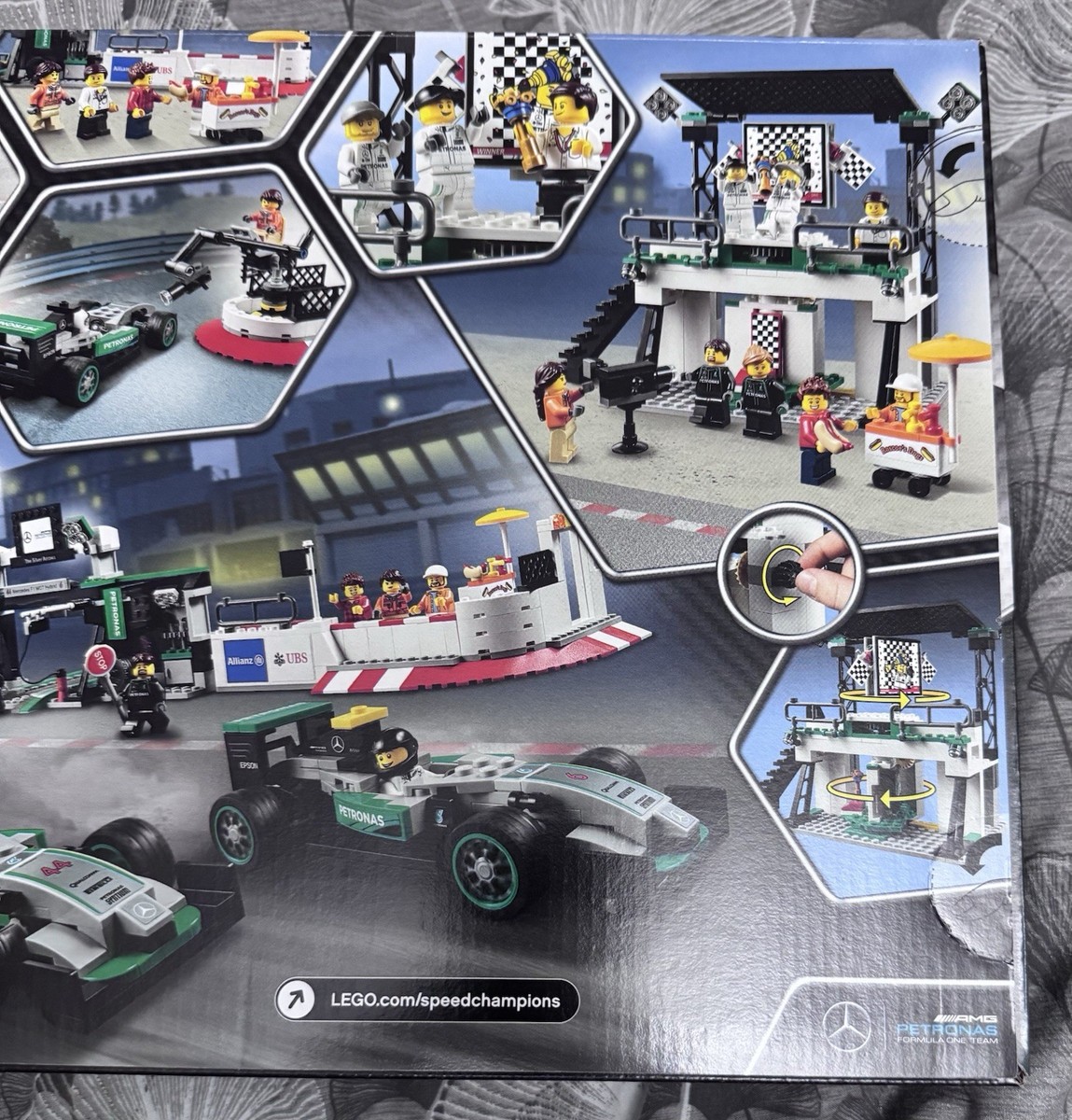 LEGO SPEED CHAMPIONS: MERCEDES AMG PETRONAS Formula One Team